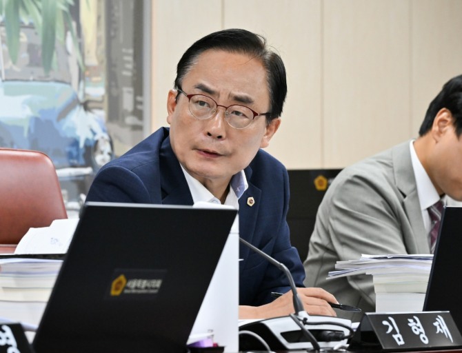 지난 20일 열린 서울시의회 2024회계연도 결산심사에서 김형재 서울시의원이 질의하고 있다. 사진=서울시의회