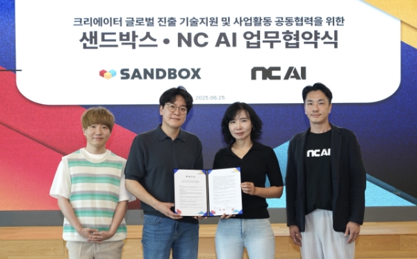 왼쪽부터 샌드박스네트워크의 '도티' 나희선 최고 크리에이티브 책임자(CCO)와 이필성 대표, NC AI의 이연수 대표와 김근교 글로벌사업실장. 사진=NC AI