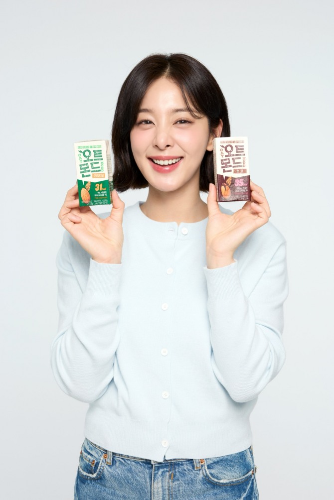 오트몬드 광고모델 설인아  /사진=롯데칠성음료