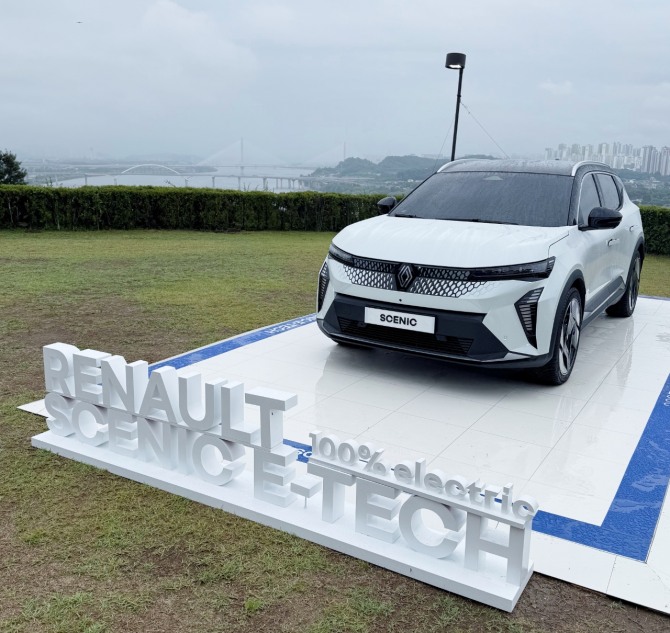 '세닉 E-Tech 100% 일렉트릭'. 사진=나연진 기자