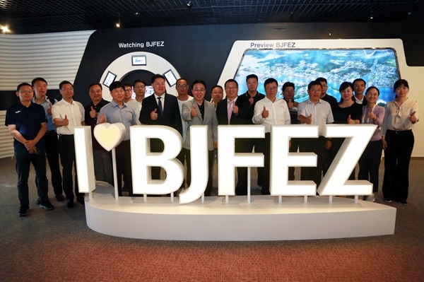 27일 중국 후베이성 상무청 및 무역 촉진회 일행 BJFEZ 방문 기념촬영 모습. 사진=부산진해경제자유구역청