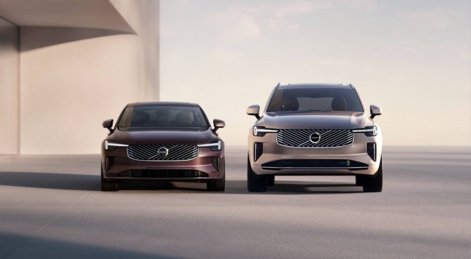 볼보 신형 XC90(오른쪽)·S90. 사진=볼보자동차코리아