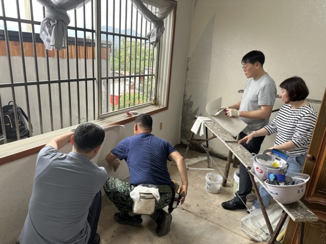 한국동서발전은 저소득 다문화가구에 '신박한 에너지정리 제26호' 사업을 완료했다. 사진=동서발전