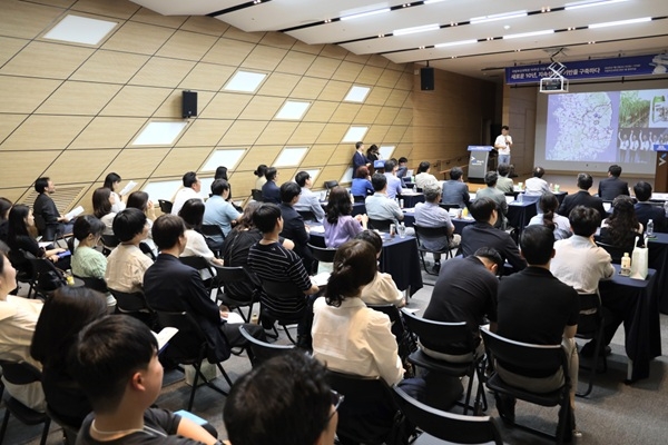 2일 국립부산과학관 개관 10주년 세미나 기조 강연 모습. 사진=국립부산과학관