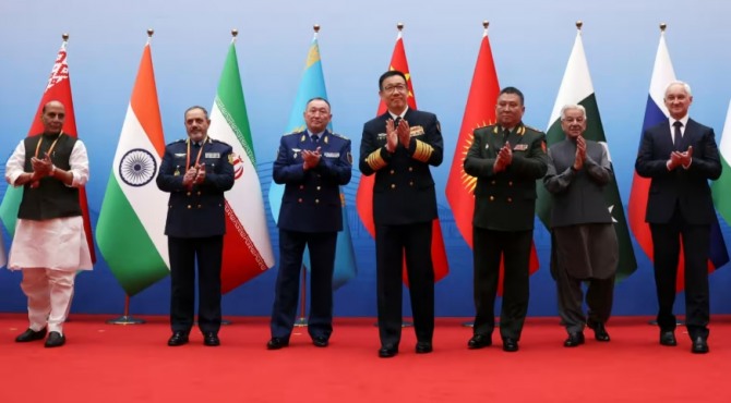 상하이협력기구(Shanghai Cooperation Organization) 회원국의 국방 장관들이 6월 26일 중국 칭다오에서 회동을 했다. 사진=로이터