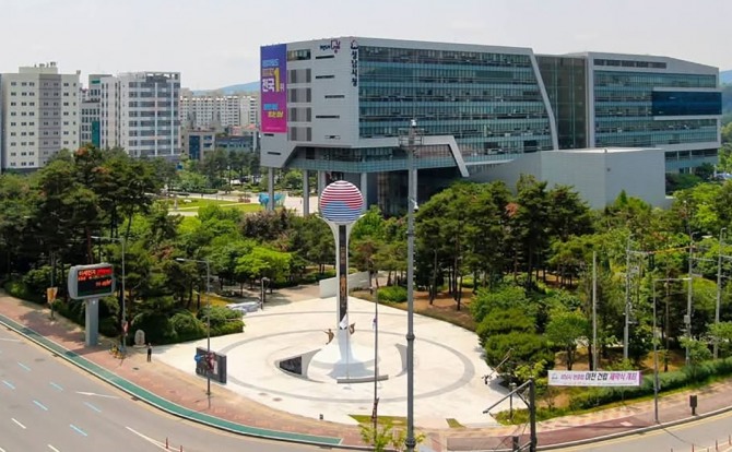 성남시 중원구 여수동 시청공원에 건립된 현충탑 전경. 사진=성남시