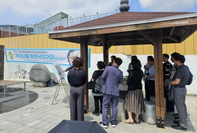 전라남도는 ‘남도음식거리’ 조성 대상지로 구례 화엄 자연밥상 음식거리와 영암 기품 독천낙지거리를 추가로 선정해 명품화한다고 밝혔다. / 전남도=제공