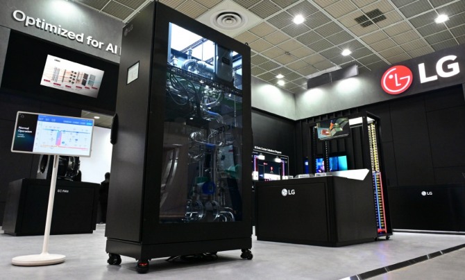 LG전자의 AI 데이터센터 액체 냉각 솔루션인 'CDU(Coolant Distribution Unit; 냉각수 분배 장치)'. 사진=LG전자