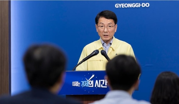 11일 경기도청 브리핑룸에서 김성중 행정1부지사가 폭염 긴급 대책을 발표하고 있다.  사진=경기도