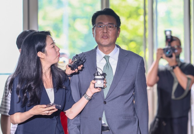 윤석열 정부 외교라인 핵심 인사인 김태효 전 국가안보실 1차장이 11일 피의자 신분으로 조사를 받기 위해 서울 서초구 순직해병 특검팀 사무실로 들어서고 있다. 사진=연합뉴스