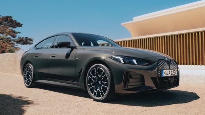 BMW i4