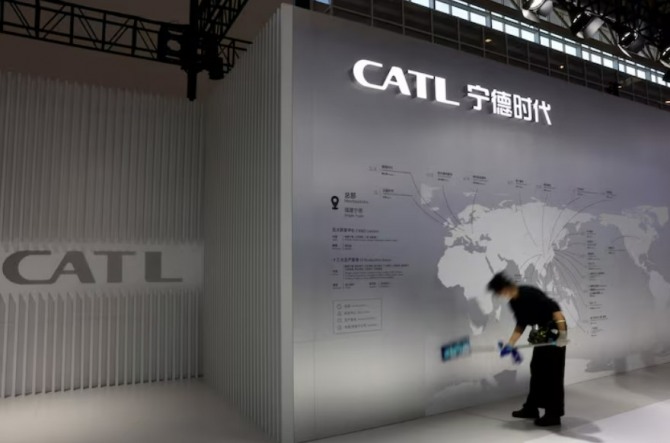 세계 1위 배터리 제조업체 CATL이 인공지능(AI) 기술과 포드 등과의 라이선스 계약을 통해 미국의 인플레이션감축법(IRA) 규제를 넘어서는 등 사업 영토를 빠르게 확장하고 있다. 월가에서는 CATL을 단순 배터리 제조사가 아닌 종합 기술 플랫폼으로 재평가하는 분위기다. 사진=로이터