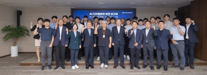 한국남부발전은 지난 14일 ‘AI디지털본부 비전 발표회’를 열고 'AX KOSPO, Better Life' 비전을 선언했다. 이날 인공지능(AI)를 통해 새로운 가치를 창출하는 글로벌 에너지 공기업으로 거듭나기 위한 추진 전략을 발표했다. 사진=남부발전