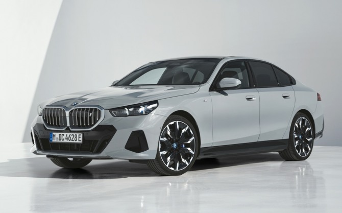 BMW i5 eDrive40 사진=BMW