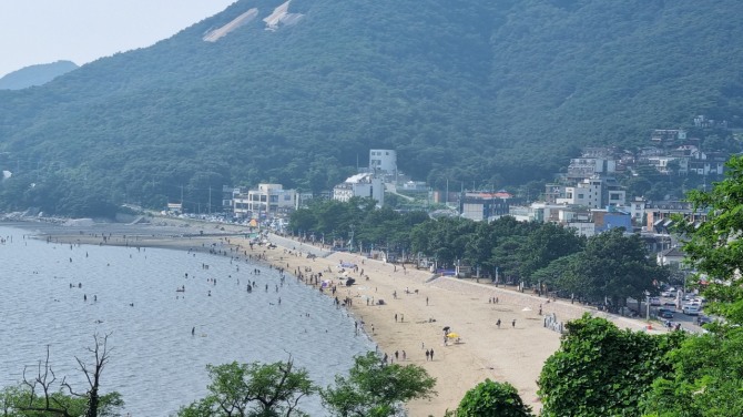모래사장으로 펼쳐진 동막해변.     사진=강화군