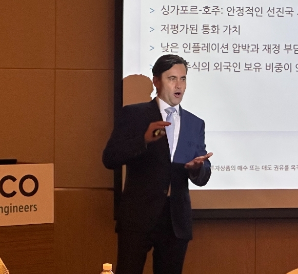 간담회중인 조슈아 크랩 로베코자산운용 아시아태평양 주식운용 대표. 사진=김성용 기자