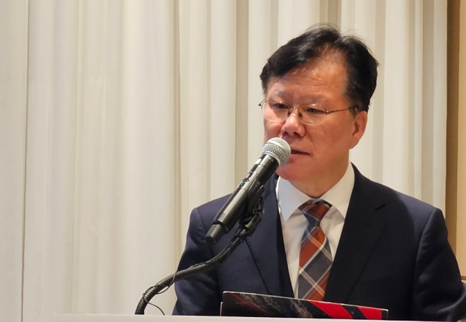 대한조선 왕삼동 대표이사가 17일 기자간담회에서 회사의 핵심 경쟁력과 상장 이후 추진할 중장기 성장 전략을 발표했다. 사진=대한조선
