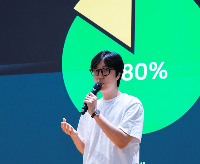 네이버 프리즘 스튜디오 송지철 리더가 지난 16일 열린 '이머시브 미디어 플랫폼 테크 포럼'에서 말하고 있다. 사진=네이버
