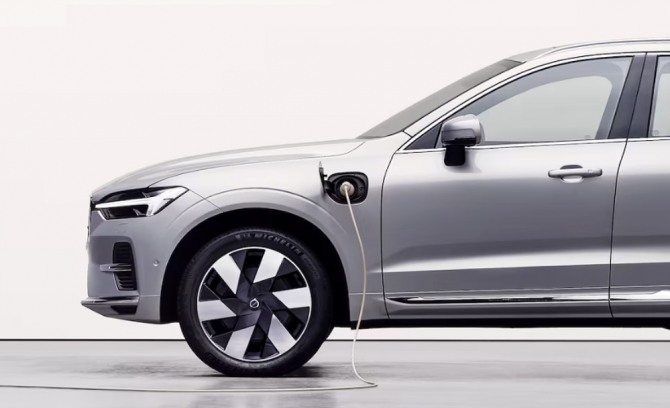 볼보 XC60 리차지 T6 AWD 사진=볼보