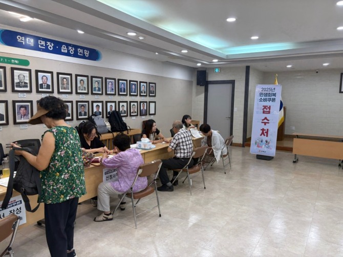 지난 21일부터 강화군은 민생회복 신청을 받고 있다. 인구 감소지역인 강화군은 5만 원 더 지급 받는다.  사진=강화군