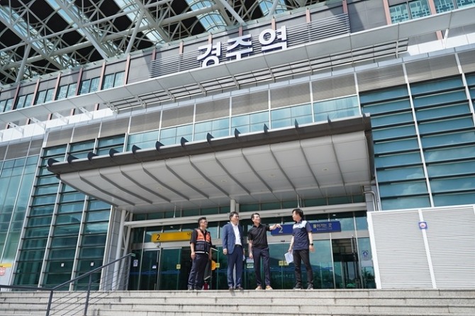 한국철도공사가 ‘2025 APEC(아시아‧태평양경제협력체) 정상회의’에 대비해 역 시설 개선 등 준비 상황을 점검하기 위한 전국 소속장 영상회의를 했다고 22일 밝혔다. 사진=코레일