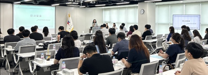 22일 경기도교육청이 도내 25개 지역교육지원청 업무담당자 100여 명을 대상으로 ‘공간재구조화사업 지원 찾아가는 연수’를 진행하고 있다. 사진=경기도교육청