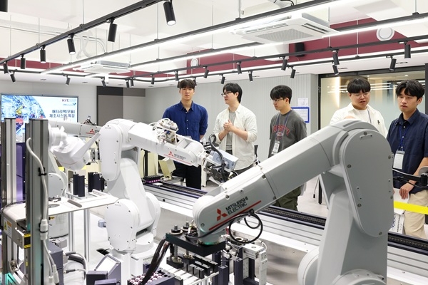 경남정보대에서 진행한 이차전지 모듈 제조실습 모습. 사진=경남정보대학교