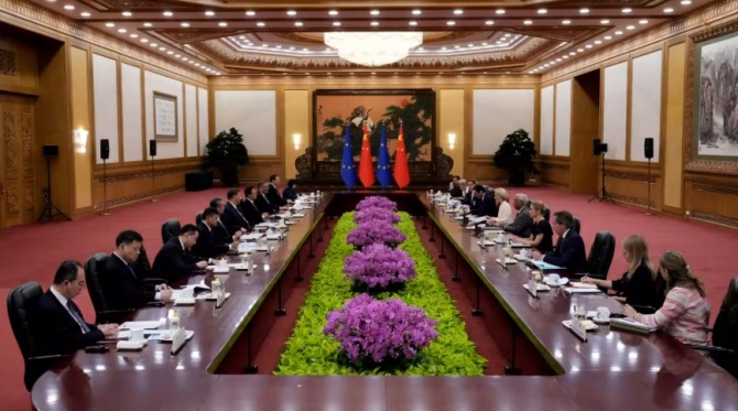 시진핑 중국 국가주석, 안토니오 코스타 유럽이사회 의장, 우르줄라 폰데어라이엔 유럽연합 집행위원회 위원장은 7월 24일 베이징 인민대회당에서 열린 EU-중국 정상회담에 참석했다. 사진=로이터