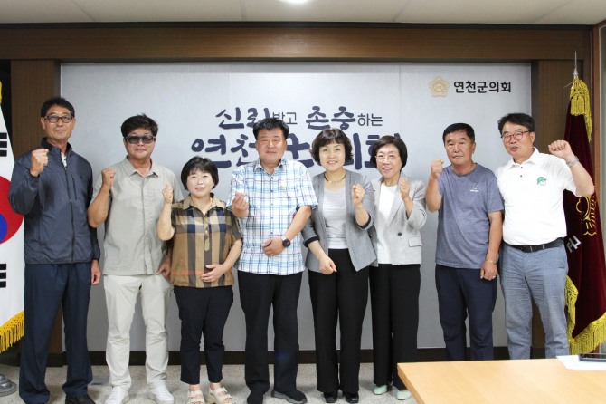 지난 28일 연천군의회 김미경 의장은 연천군주민자치협의회와 간담회를 갖고 지역자치 발전과 현장의 애로사항에 대한 의견을 나눴다고 29일 밝혔다.  사진=연천군의회
