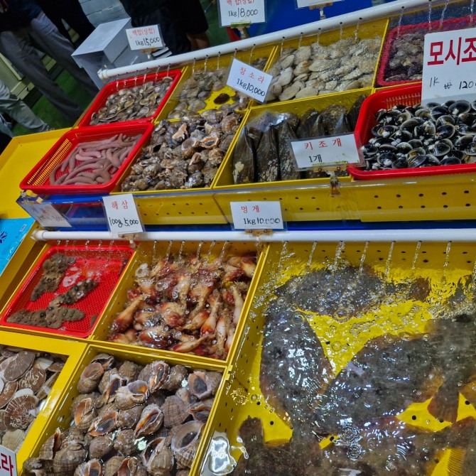 강화군 전통시장 수산물.  사진=인천 연합기자단 풀
