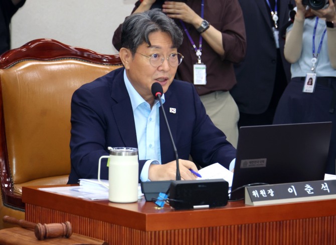 이춘석 국회 법제사법위원회 위원장이 서울 여의도 국회에서 열린 법제사법위원회 전체회의에서 발언을 하고 있다. 사진=뉴시스