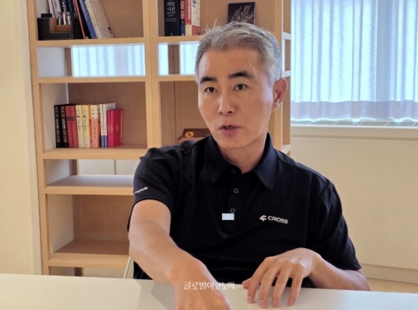 경기도 판교 넥써쓰 사옥에서 7월 30일 가진 인터뷰 중 장현국 넥써쓰 대표가 블록체인 게임 시장에 관해 말하고 있다. 사진=이원용 기자