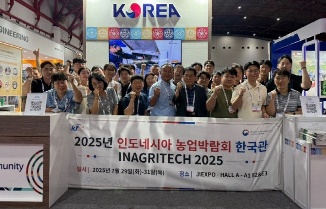 한국농어촌공사가 최근 '2025 인도네시아 농기계·농업기술 박람회(INAGRITECH 2025)'에 참가해 145만 달러 규모의 수출 업무협약 성과를 냈다.  사진=농어촌공사