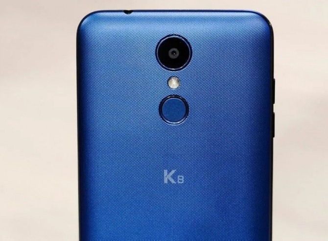 법원이 코트브리지 화재 원인으로 지목한 LG K8 스마트폰. 사진=게티이미지/연합뉴스