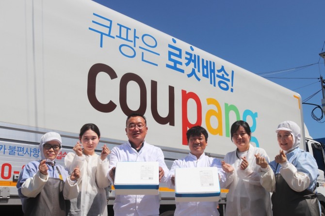 쿠팡은 유통업계 최초로 지난달 1일부터 제주산 수산물을 주 6일 항공직송 방식으로 전국 와우회원들에게 새벽배송하고 있다고 8일 밝혔다. 사진=쿠팡