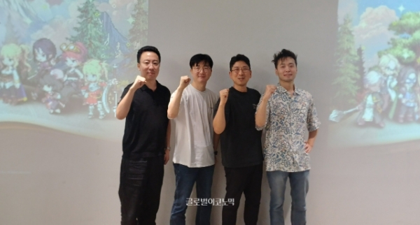카카오게임즈가 8월 7일 연 가디스오더 미디어 프리뷰 행사 기념 사진. 왼쪽부터 개발사 픽셀트라이브의 이정환 시스템 디렉터, 최진성 PD, 배정현 대표, 정태룡 콘텐츠 디렉터. 사진=이원용 기자