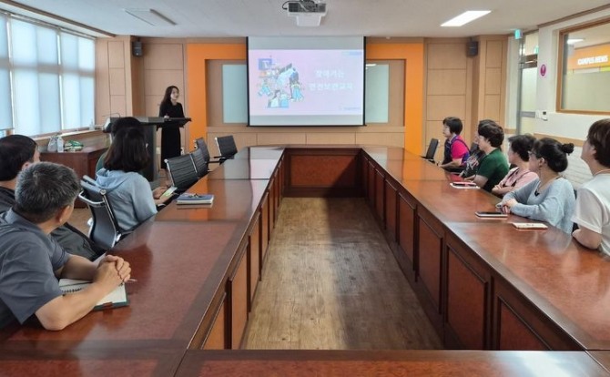 한국폴리텍대학 남인천캠퍼스에서 현장 근무 교직원을 대상으로 '찾아가는 안전보건교육'이 실시되고 있다. 사진=한국폴리텍대학