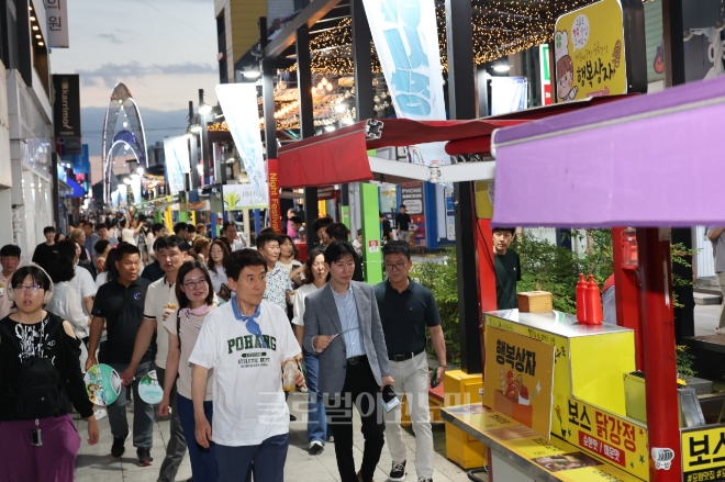 지난 14일 포항시 중앙상가 거리문화축제를 시작으로 포항 중앙상가 영일만친구 야시장이 본격 운영에 들어갔다.사진=포항시
