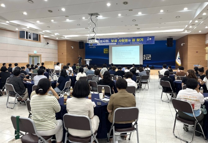 보성군, 제4회 보성교육발전 포럼 앞두고 핵심 특강 개최_보성군은 지역 맞춤형 교육정책 방향과 협력 방안을 모색하기 위한 핵심 특강인 「보성사회, 보성사람들의 길 찾기」를 개최했다./ 전남 보성군=제공