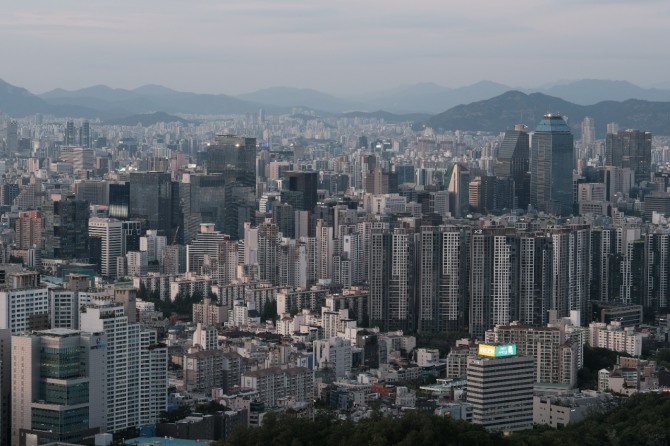 19일 한국부동산원이 발표한 공동주택 실거래가지수에 따르면 지난 6월 서울 아파트 실거래가지수는 2.51% 오른 것으로 조사됐다. 서울 강남구의 아파트 단지. 사진=픽사베이