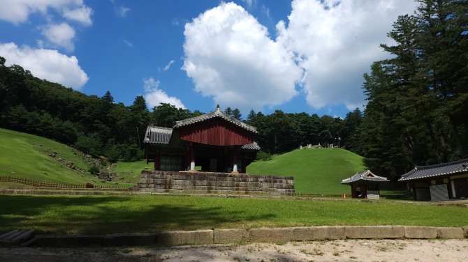 왕릉 산책, 백승훈 시인