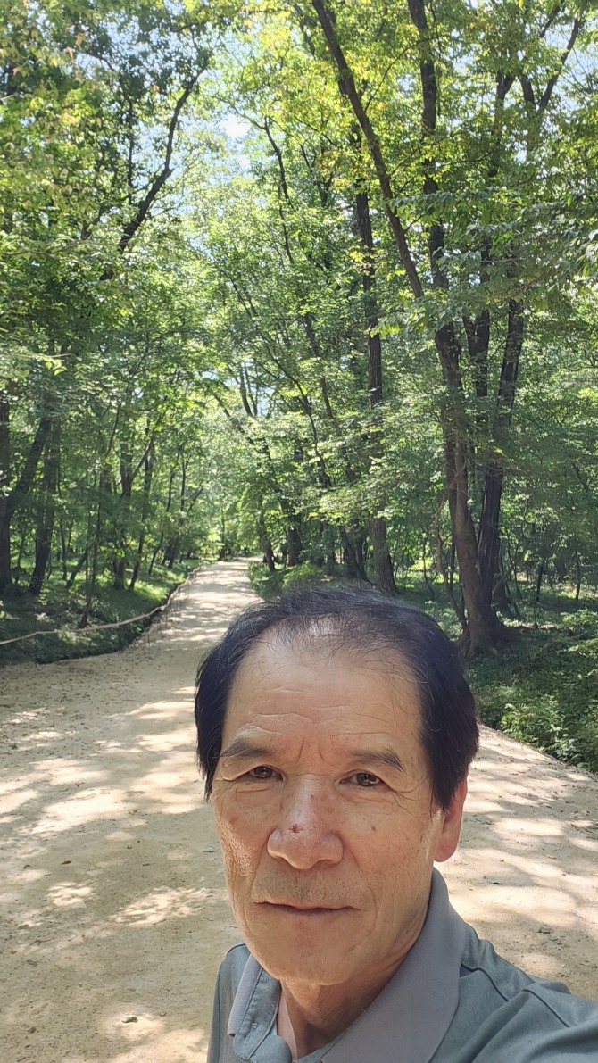 왕릉 산책, 백승훈 시인