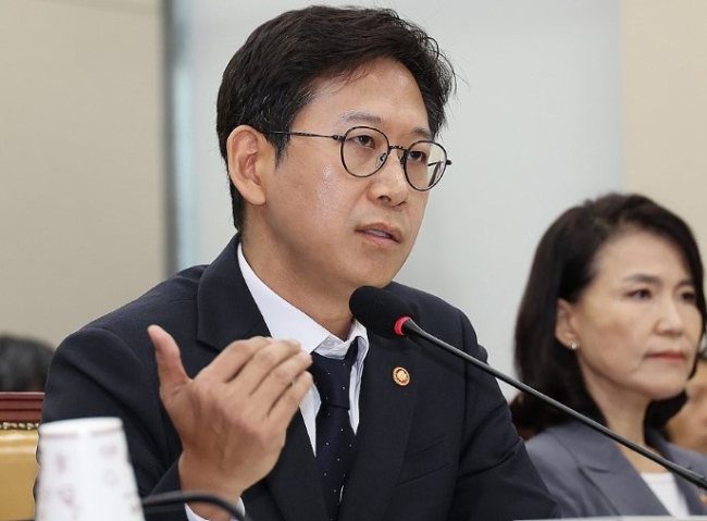 배경훈 과학기술정보통신부 장관이 20일 서울 여의도 국회에서 열린 과학기술정보방송통신위원회 전체회의에서 질의에 답변하고 있다. 사진=연합뉴스