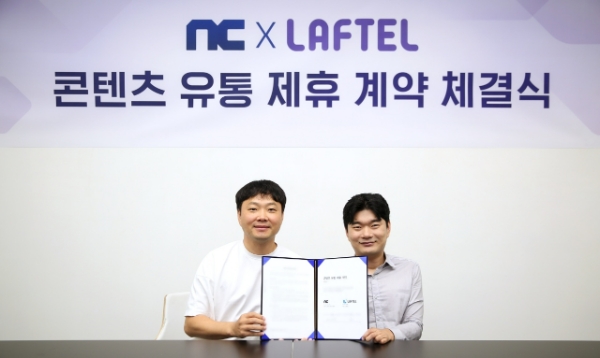임원기 엔씨소프트 최고사업관리책임자(CBMO, 왼쪽)와 박종원 라프텔 대표. 사진=엔씨소프트
