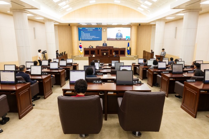 25일 안산시의회가 제298회 임시회 제1차 본회의를 개최하고 있다. 사진=안산시의회