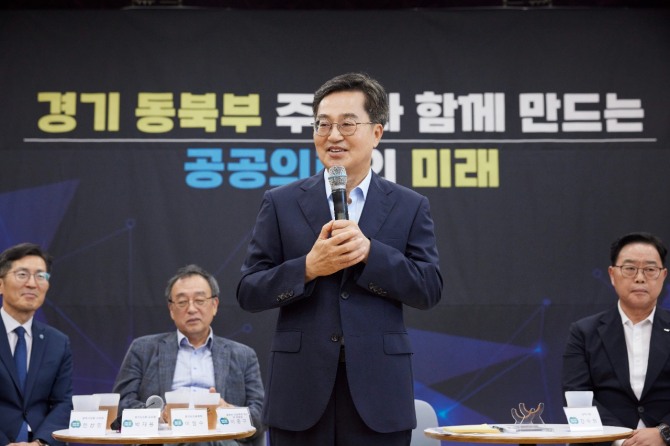 지난 26일 오후 옥정호수도서관에서 열린 공공의료원 설립 현장 설명회에서 김동연 경기도지사가 인사말을 하고 있다. 사진=경기도