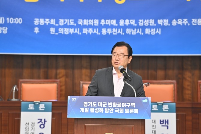 지난 25일 국회도서관에서 열린 ‘경기도 미군 반환공여구역 개발 활성화 방안 국회토론회’에서 이현재 하남시장이 캠프콜번 규제 완화와 정부 차원의 적극 지원을 촉구하고 있다. 사진=하남시