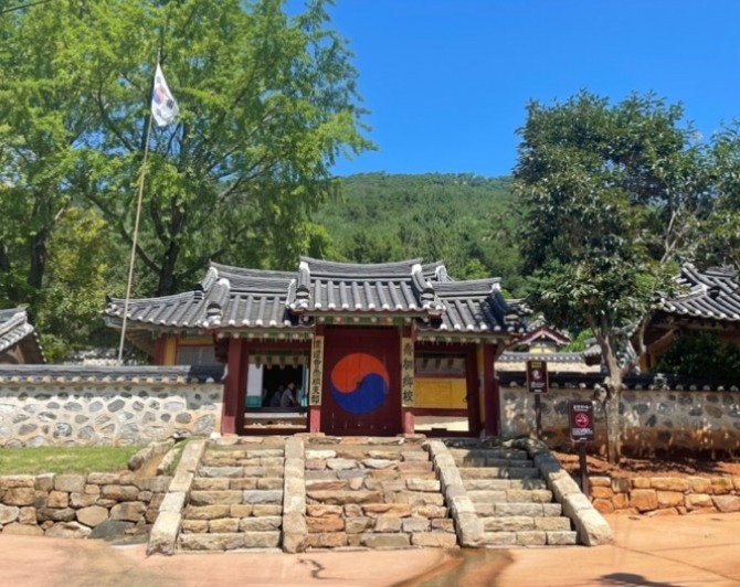 오는 9월부터 한 달간강화군 교동도에서 ‘제4탄 강화나들길 발밤발밤 걸어요!’ 챌린지를 진행한다.  사진은 교동향교