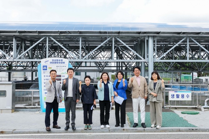 안산시의회 도시환경위원회 위원들이 지난 29일 안산정수장을 방문해 정수시설 운영 현황을 점검했다. 사진=안산시의회