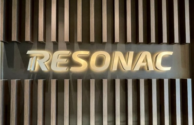 일본 반도체 소재 제조업체 레조낙(Resonac)의 로고. 사진=로이터